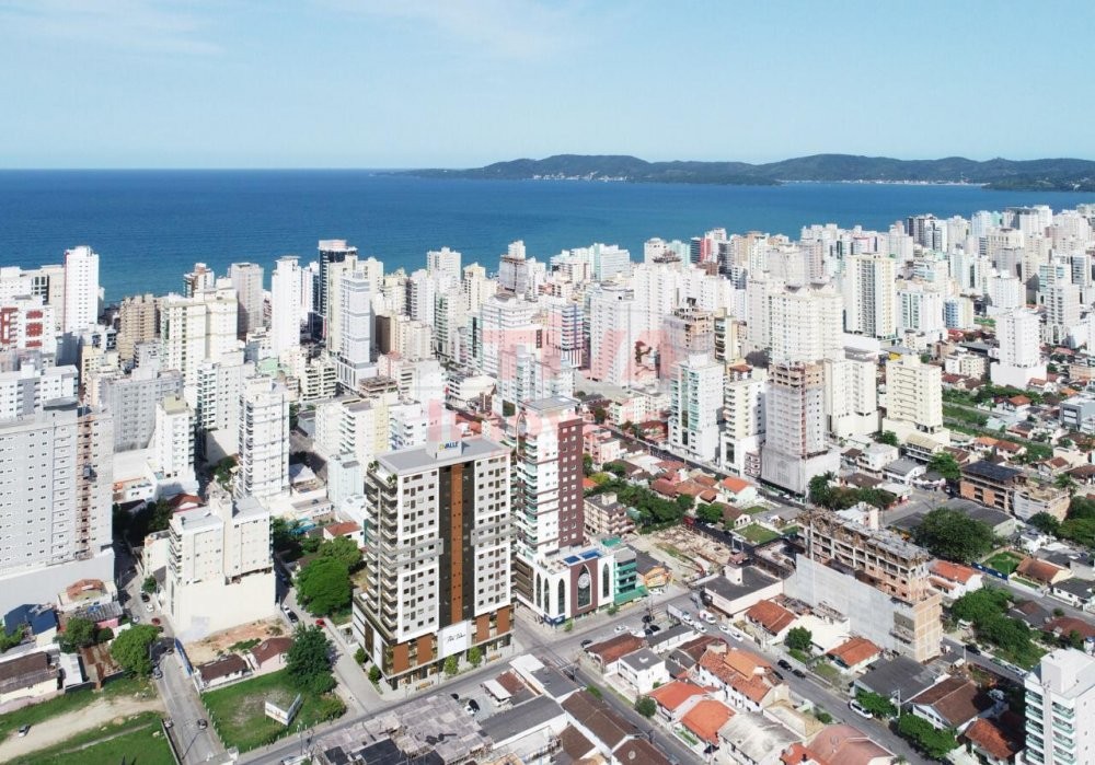 Apartamento na 3 Avenida em Itapema / Meia Praia