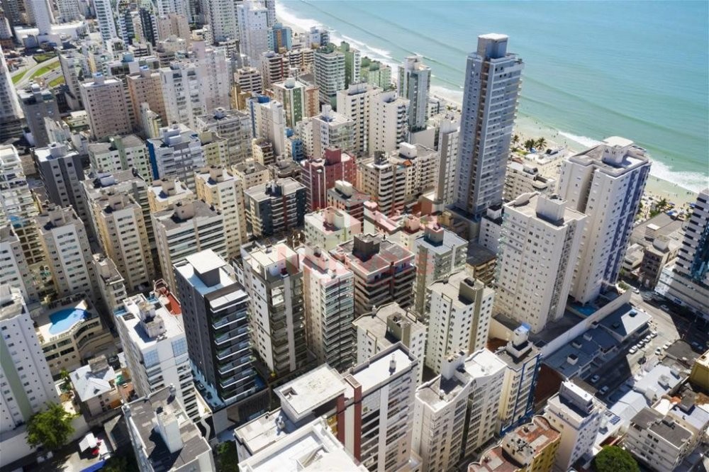 Apartamento com 3 sutes Meia Praia Itapema SC